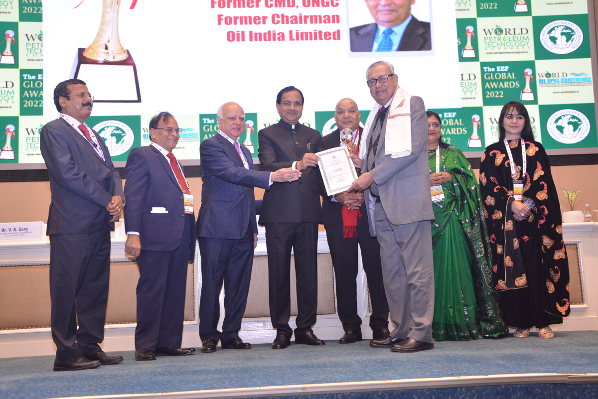 The Energy And Environment Foundation Colonel S. P. Wahi Memorial LifeTime Achievement Award 2022 to Mr. Bikas Chandra Bora for his Excellent Contribution in Petroleum Sector
